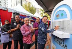 MAJLIS PERASMIAN PUSAT PENJAJA DAN PENYERAHAN SIJIL CARUMAN SKIM KESELAMATAN SOSIAL PEKERJAAN SENDIRI (SKSPS) PERKESO KEPADA PENJAJA PUTRAJAYA