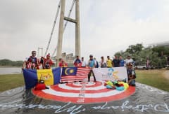 Acara Terjunan Base Jump Sempena Sambutan Ulang Tahun Ke-25 Putrajaya & Sambutan Hari Kebangsaan Ke-63