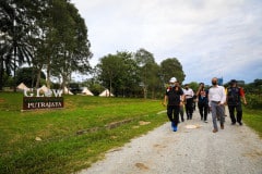 Sesi LawatanTapak YB Menteri Wilayah ke Tapak Glamping Wetland Putrajaya