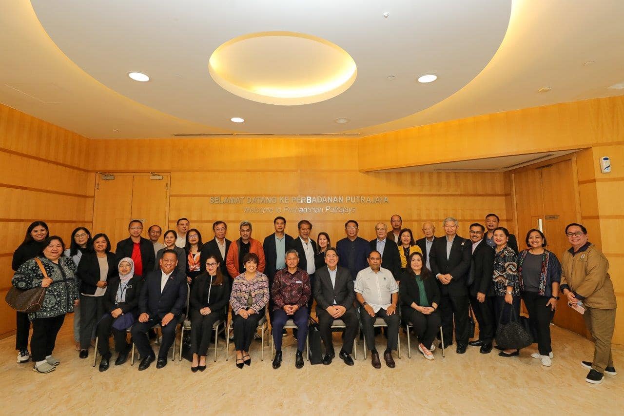 KUNJUNGAN HORMAT REGIONAL DEVELOPMENT COUNCIL OF NORTHERN MINDANAO (RCD-X) PHILIPPINES KE ATAS YBHG DATO’ PRESIDEN PERBADANAN PUTRAJAYA