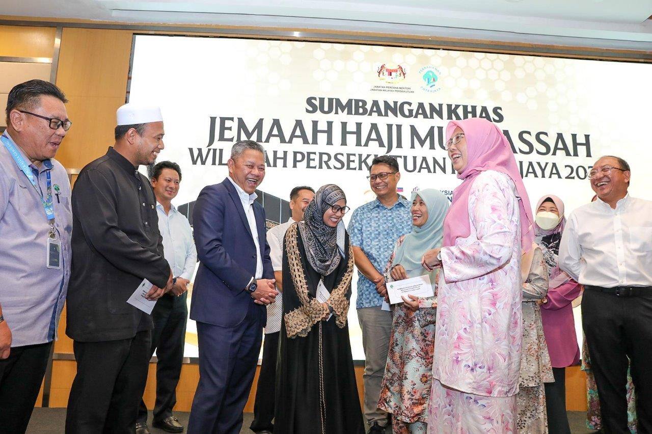 MAJLIS SERAHAN SUMBANGAN WANG TUNAI KEPADA BAKAL HAJI MUASASSAH WILAYAH PERSEKUTUAN PUTRAJAYA 1445H/2024