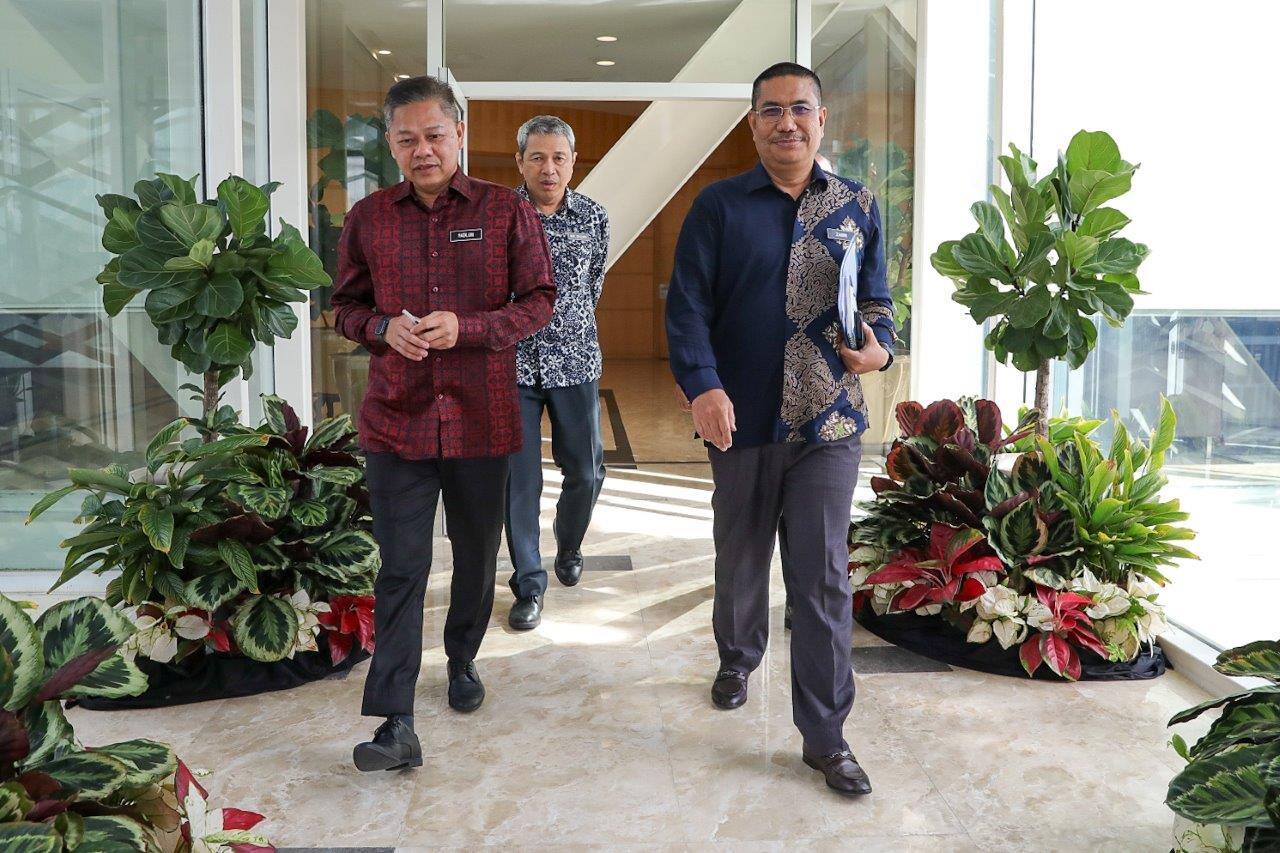 Kunjungan Hormat Pengarah INTAN kepada Presiden Perbadanan Putrajaya