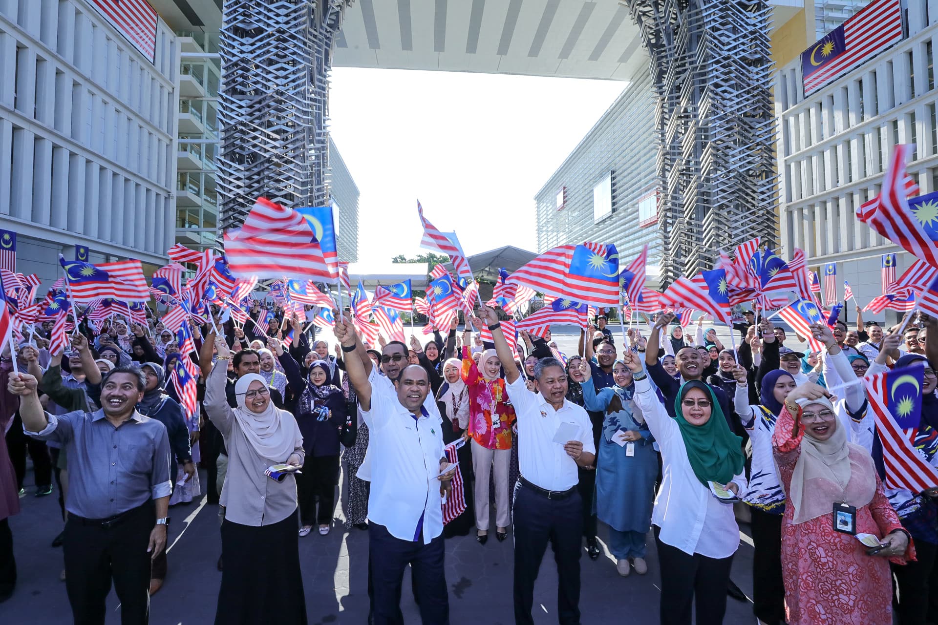 Majlis Peluncuran Edaran Jalur Gemilang Kepada Kakitangan Perbadanan Putrajaya