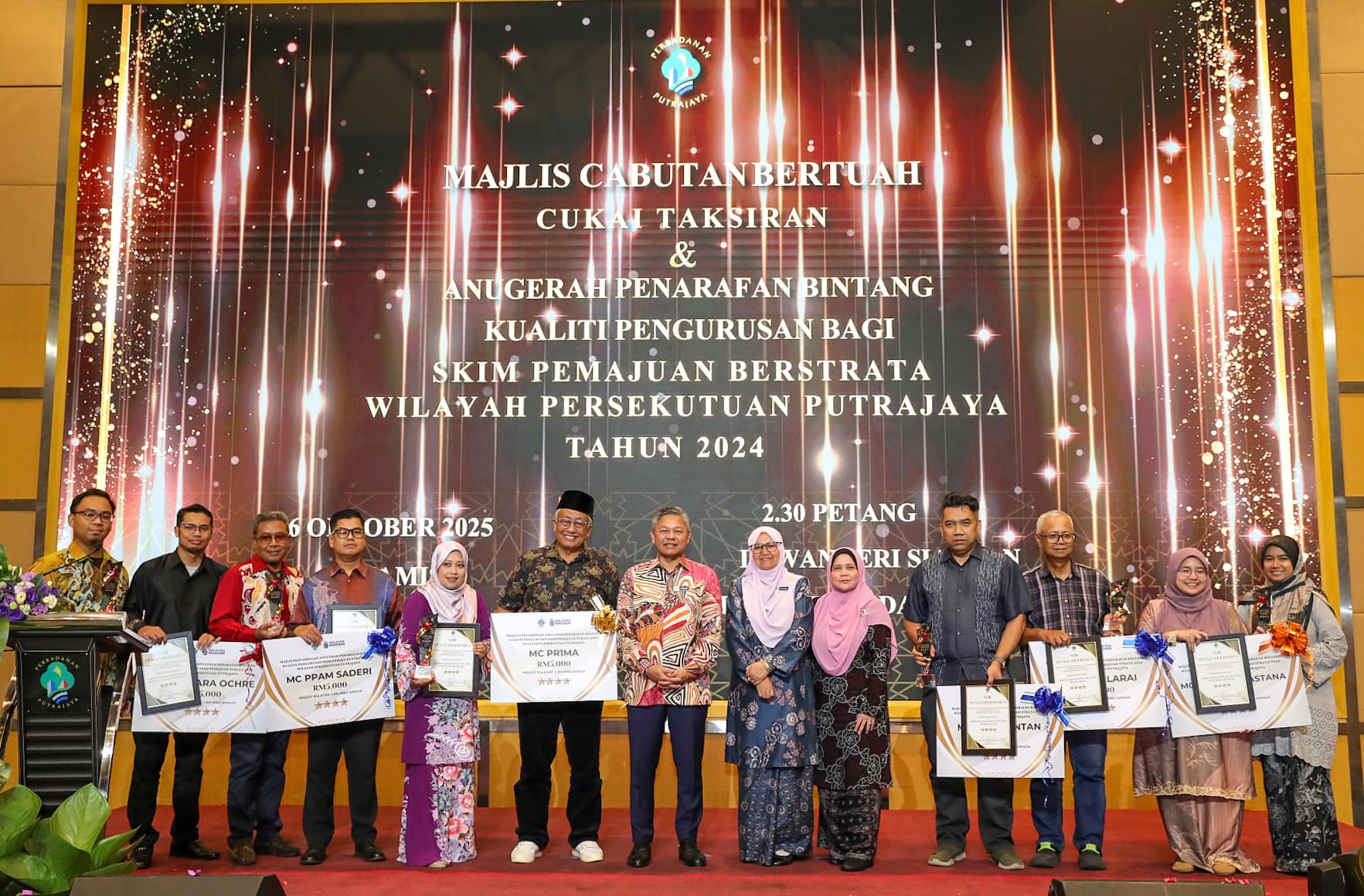 MAJLIS PENYERAHAN HADIAH CABUTAN BERTUAH CUKAI TAKSIRAN DAN MAJLIS PENYAMPAIAN ANUGERAH PENARAFAN BINTANG KUALITI PENGURUSAN SKIM PEMAJUAN BERSTRATA 2024 WILAYAH PERSEKUTUAN PUTRAJAYA