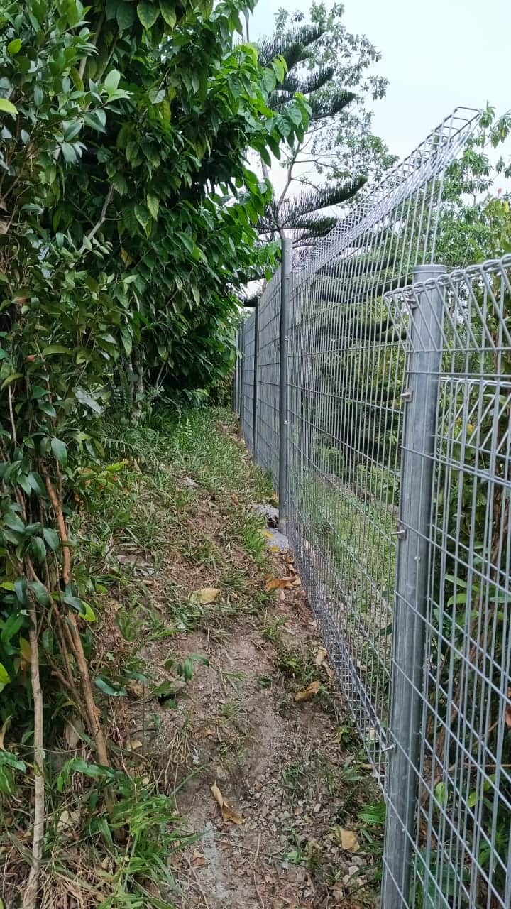 Pemasangan pagar ‘anti-climb’ dan pagar kawad duri(Razor Barbed Tape) di Presint 11