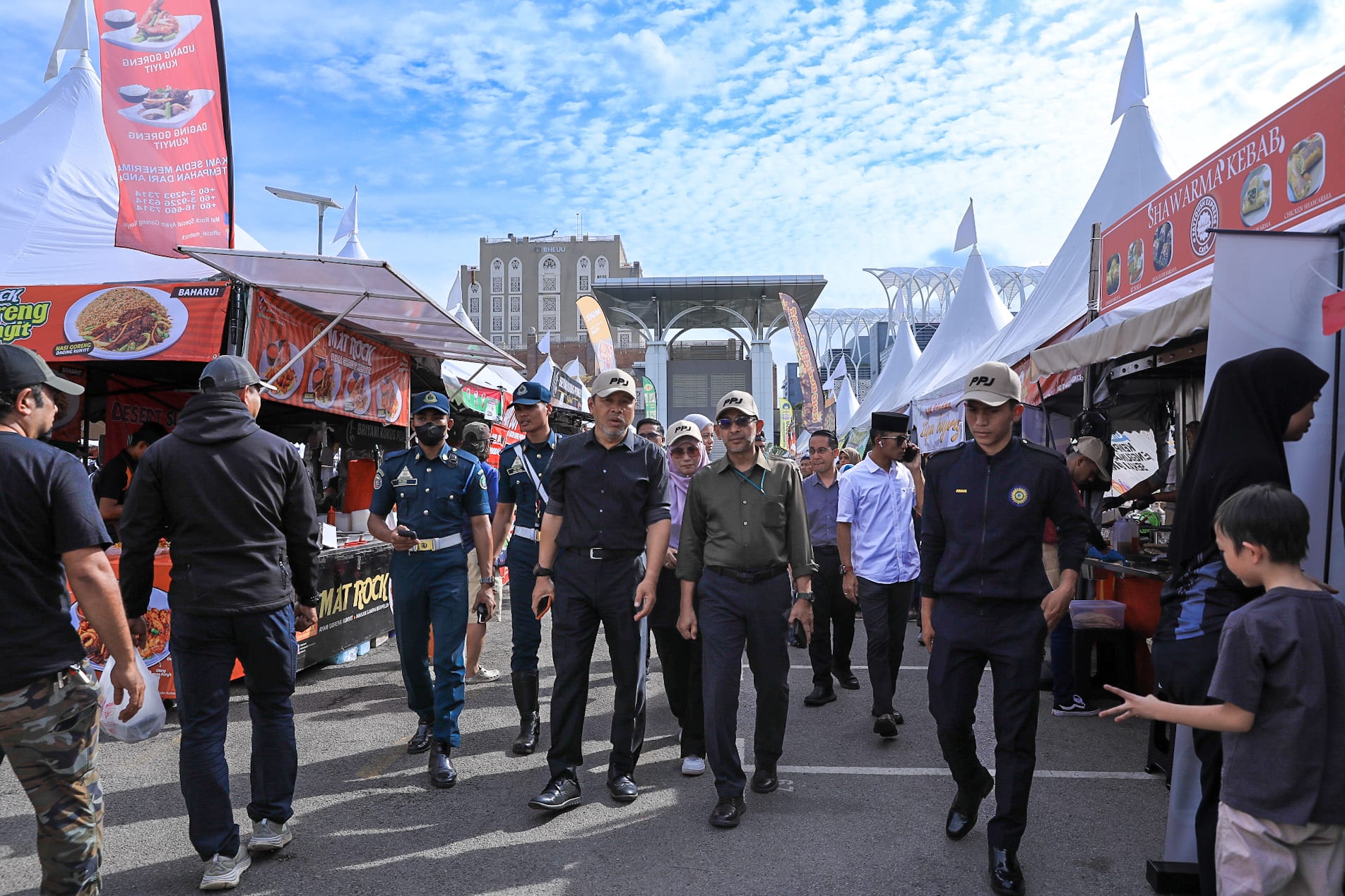 Sesi walkabout oleh YBhg. Dato’ Haji Mohd Sakeri bin Abdul Kadir, Presiden Perbadanan Putrajaya, ke tapak Bazar Ramadan Putrajaya, Presint 3